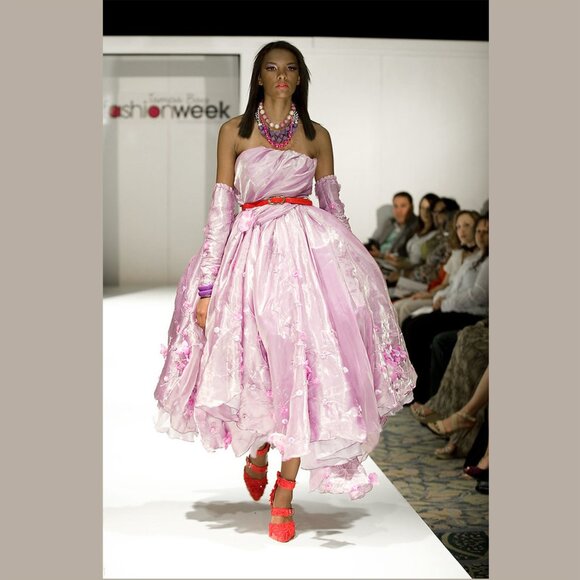 STRAPLESS LAVENDER BALL GOWN - Picture 11 of 13